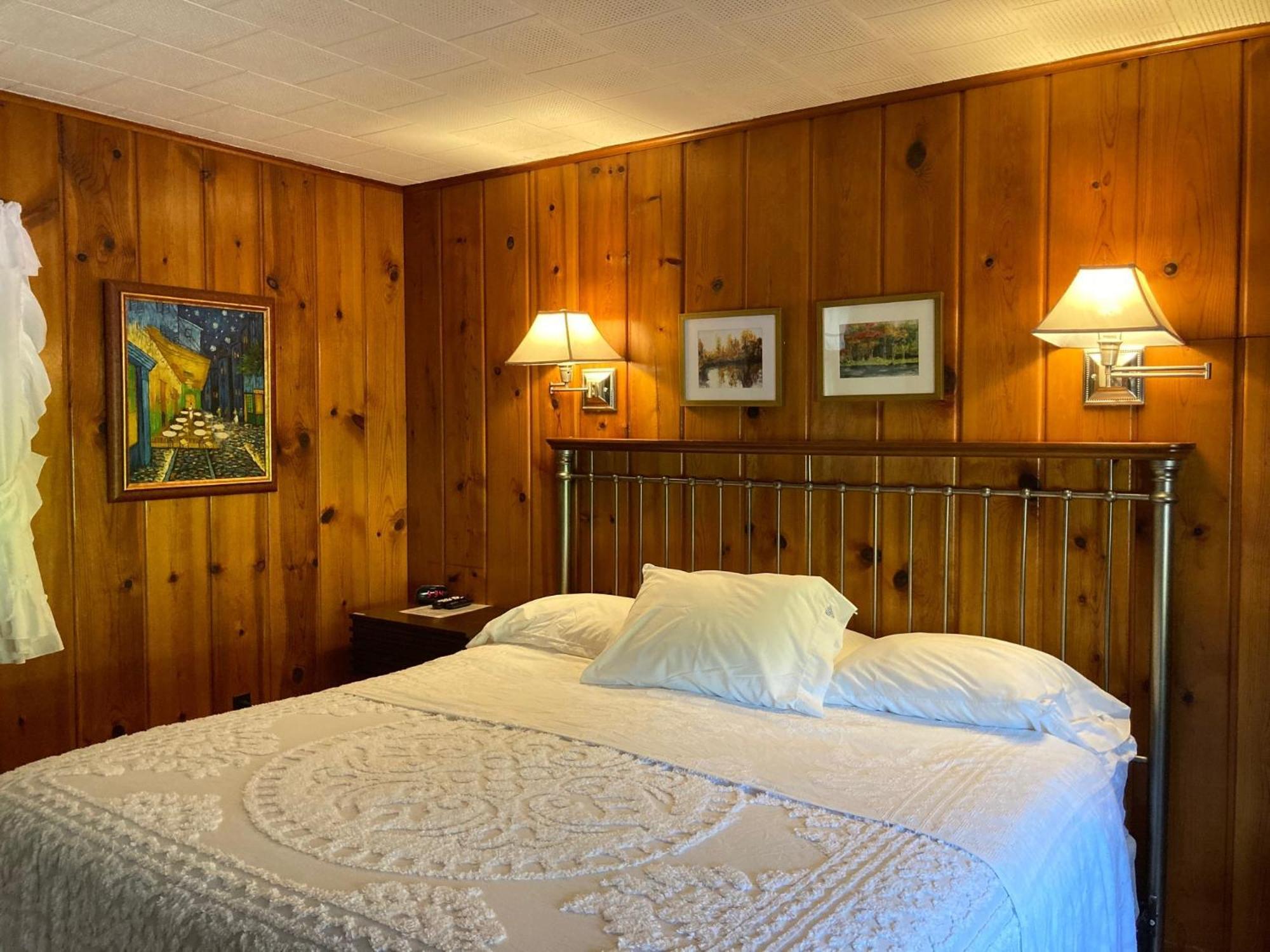 Ludington Blue Spruce Inn Dış mekan fotoğraf